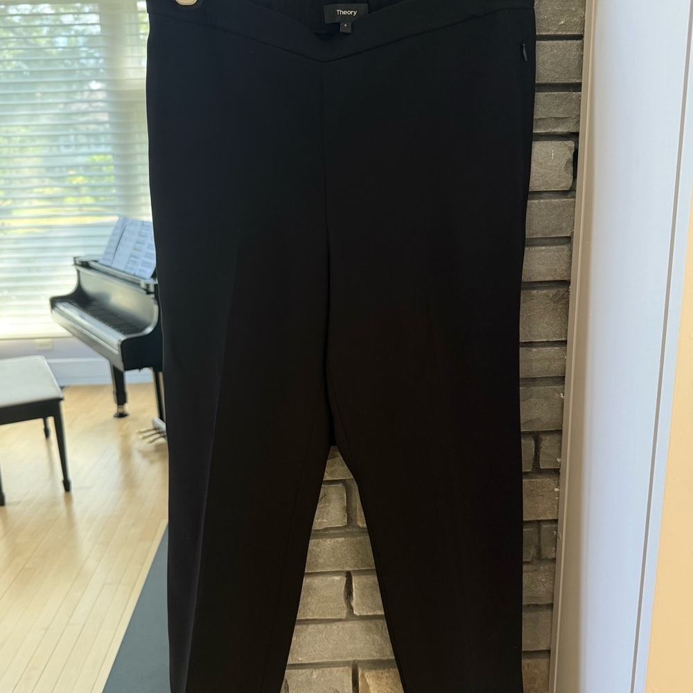 Theory Women's Elegant Black Capri Pants